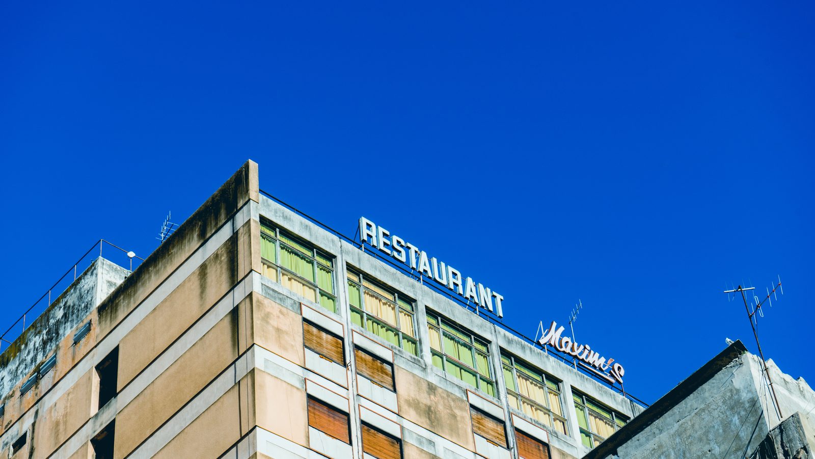 交通・屋外のデジタルサイネージ